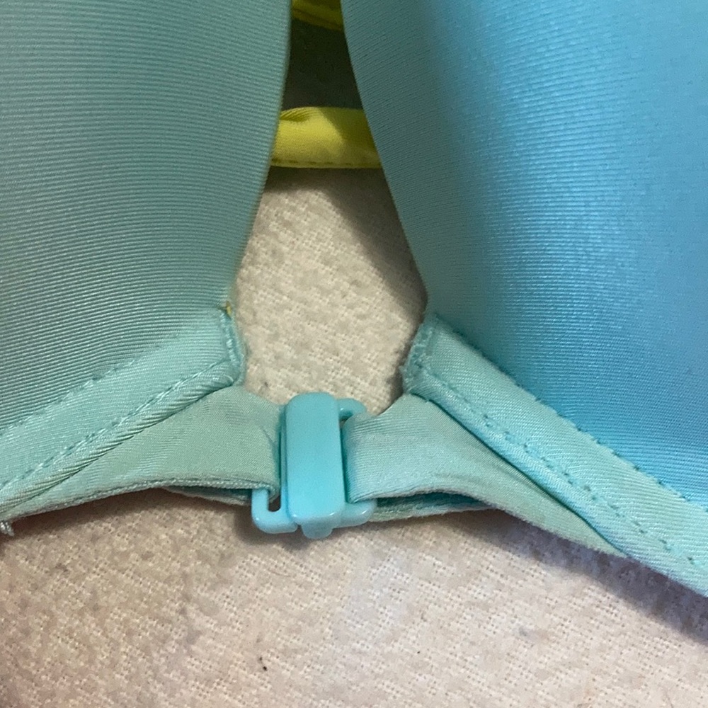 (2) Victoria’s Secret bras - Picture 3 of 5